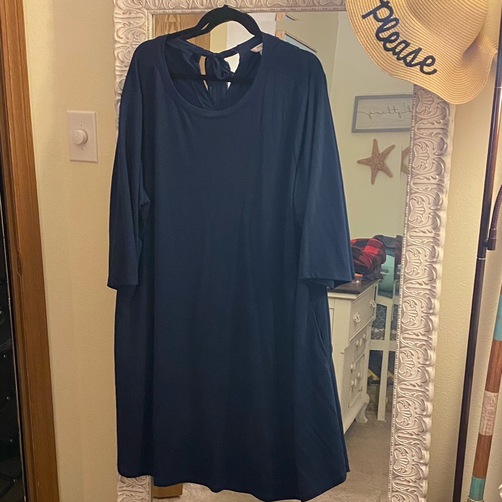 Cute as can be navy flirty knee length dress